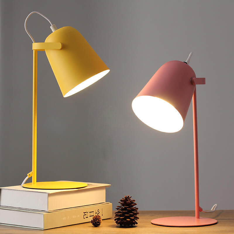LumiTouch – Minimalistisk Bordlampe med Stativfod og Berøringsfølsom Betjening