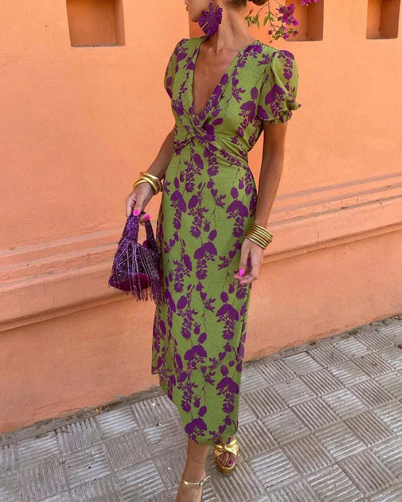 Emilia Blomsterkjole – Elegant og Feminin Kjole til Enhver Anledning