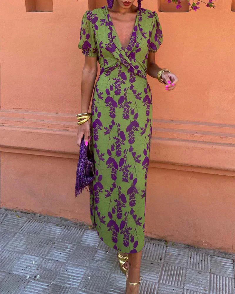 Emilia Blomsterkjole – Elegant og Feminin Kjole til Enhver Anledning