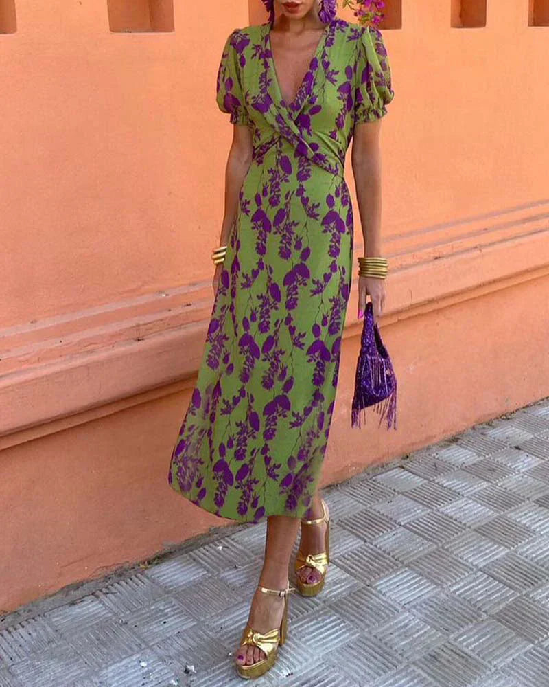Emilia Blomsterkjole – Elegant og Feminin Kjole til Enhver Anledning