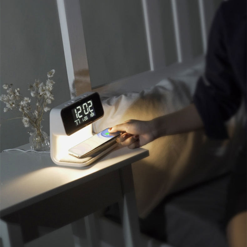 GlowTime LED Vækkeur med Digitalt Display & Trådløs Hurtigopladning