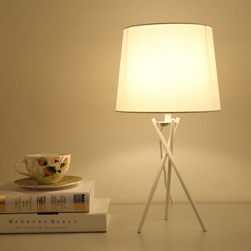 Glow – Moderne Rustik Lampe med Konisk Design