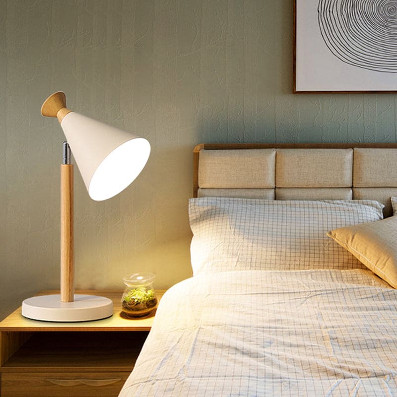 NordicGlow – Moderne Rustik Lampe med Konisk Design