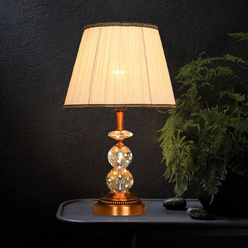 LumiCrystal – Elegant Bordlampe med Facetslebne Krystalkugler
