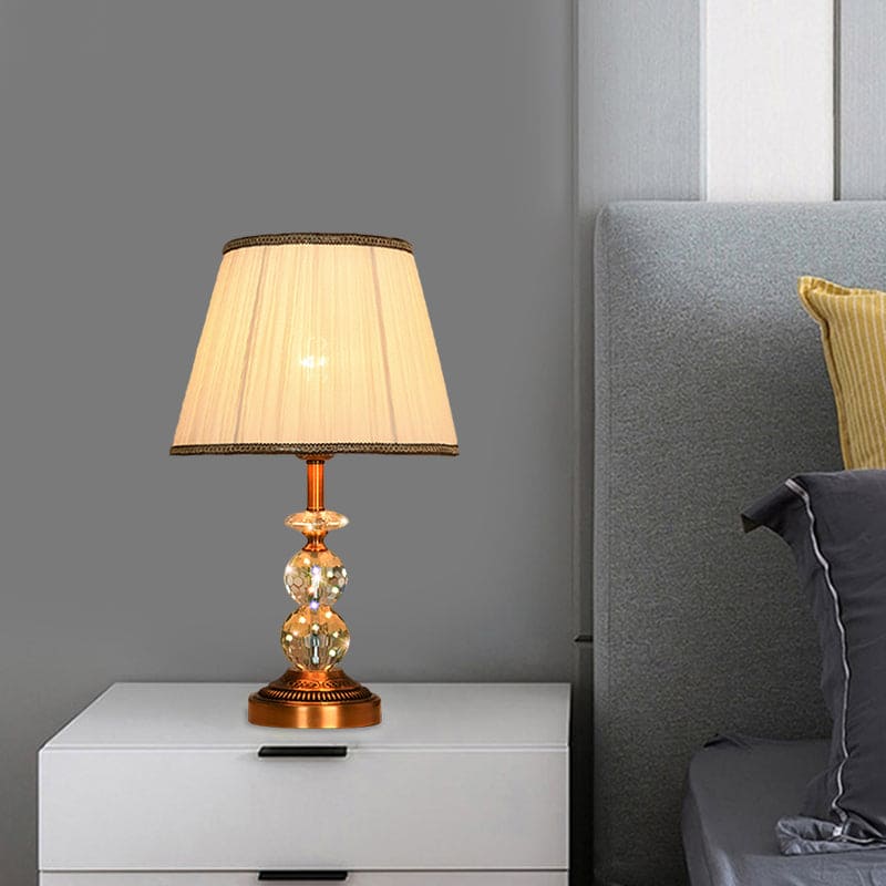 LumiCrystal – Elegant Bordlampe med Facetslebne Krystalkugler