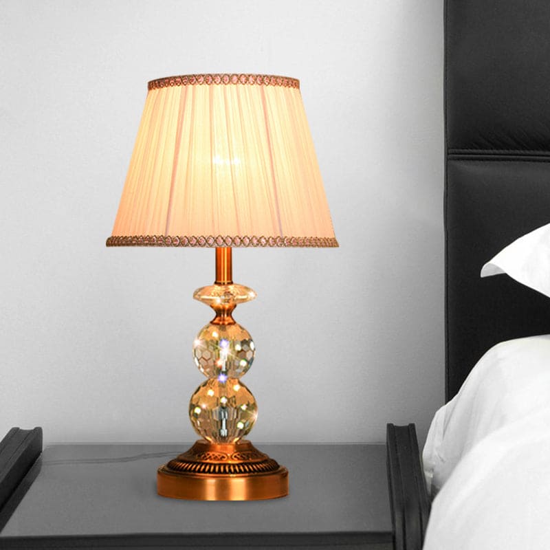 LumiCrystal – Elegant Bordlampe med Facetslebne Krystalkugler