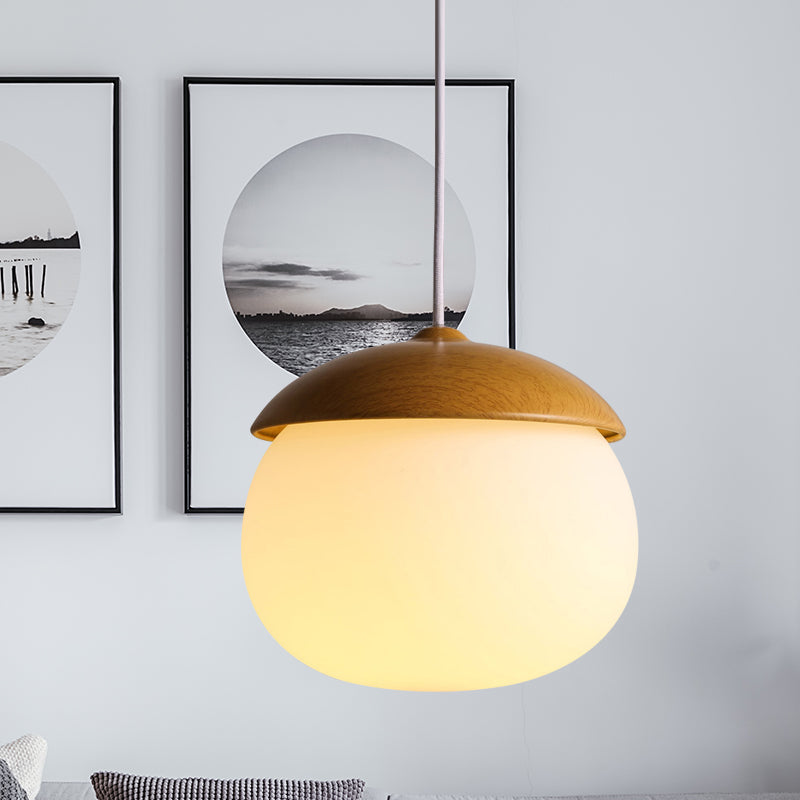 LumiNut - Moderne nøddeformet pendel med glas- og træelementer