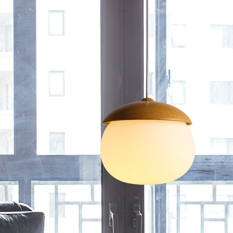 LumiNut - Moderne nøddeformet pendel med glas- og træelementer
