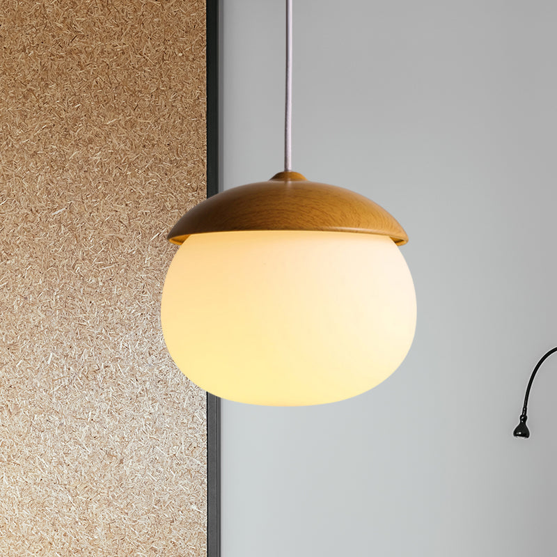 LumiNut - Moderne nøddeformet pendel med glas- og træelementer