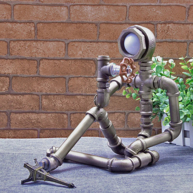 MechForma Industriel Bordlampe – Kreativt Menneskeformet Design
