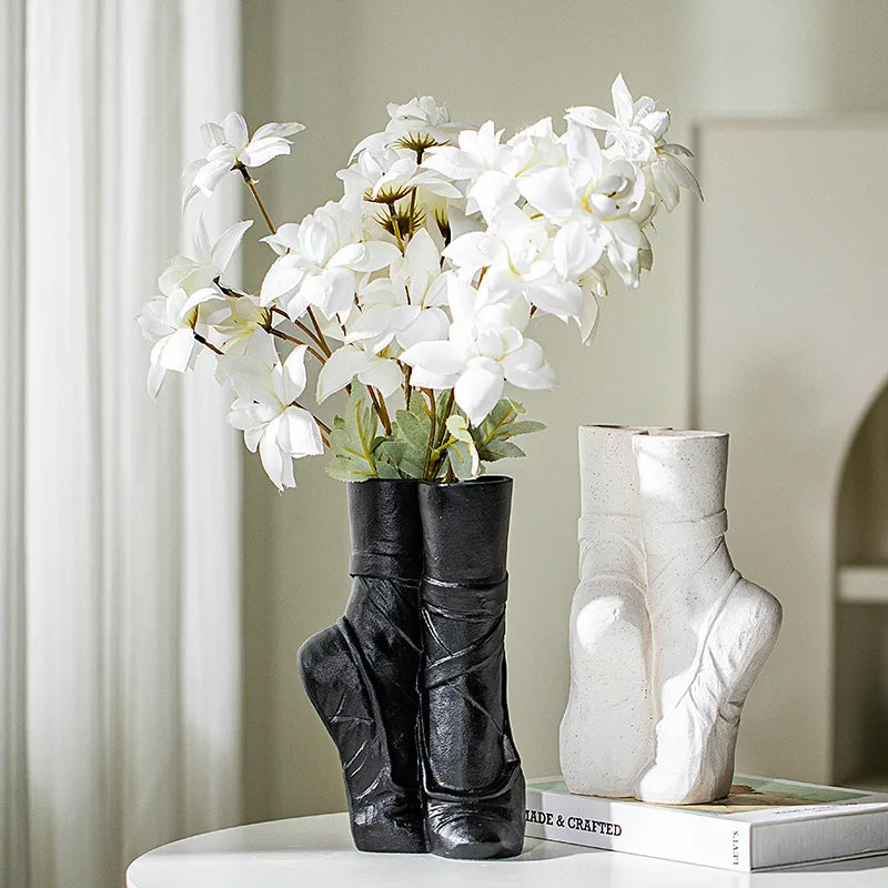 Elegant ballet-inspireret keramisk blomstervase