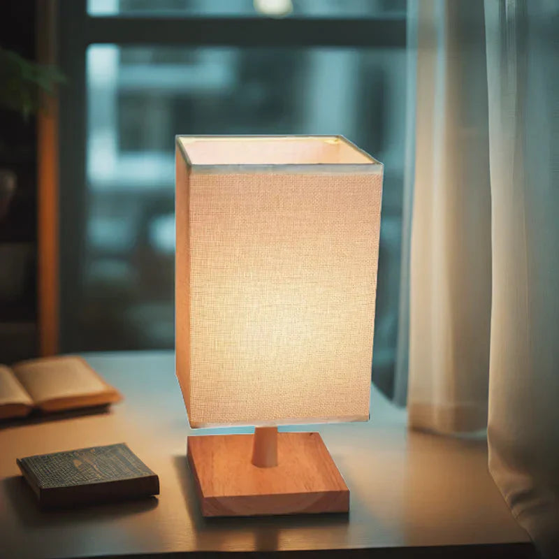 TerraGlow - Minimalistisk bordlampe med firkantet træfod