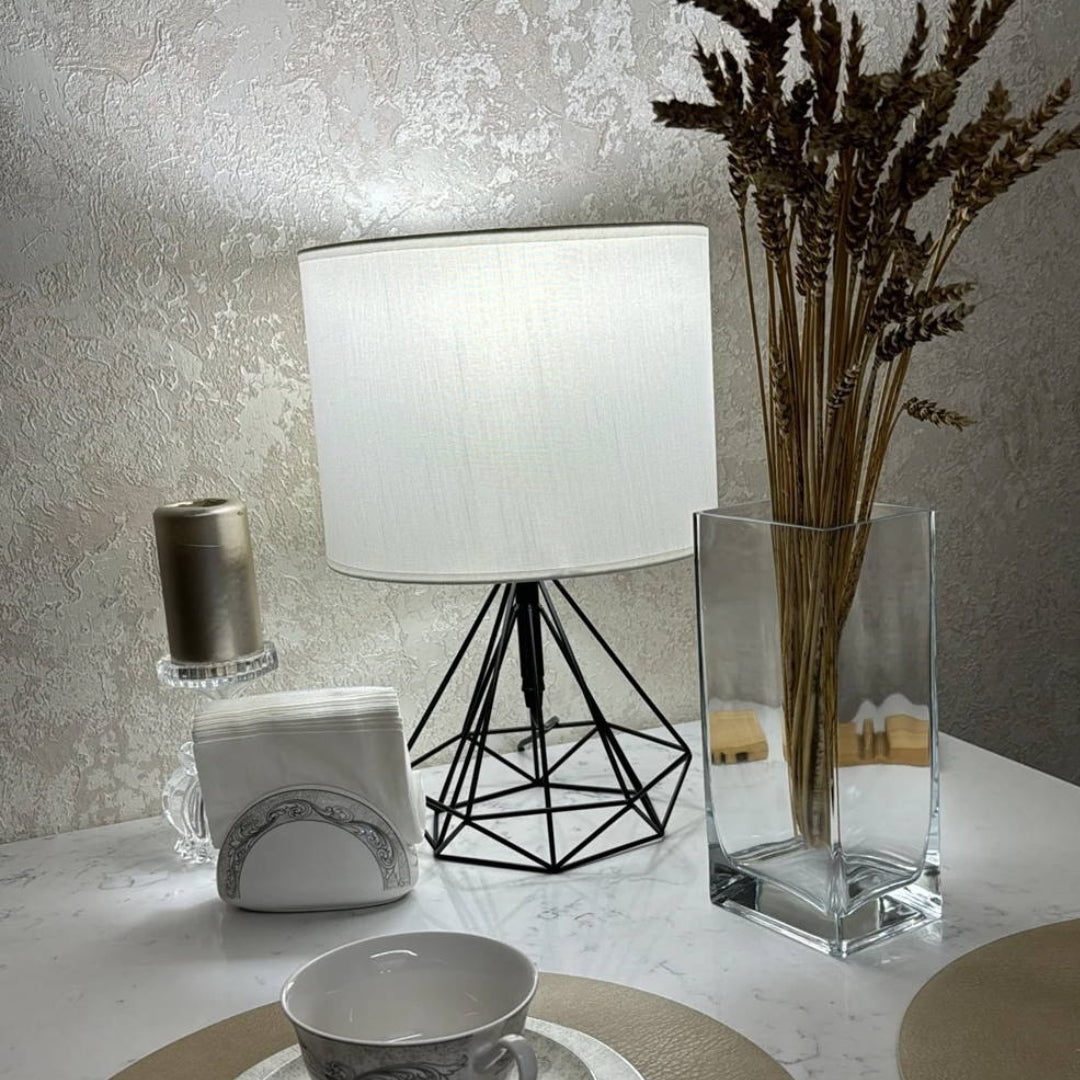 Moderne geometrisk wire bordlampe