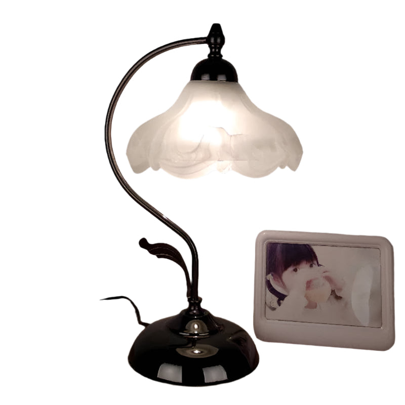 Lunara – Bærbar Bordlampe med Vintage Charme