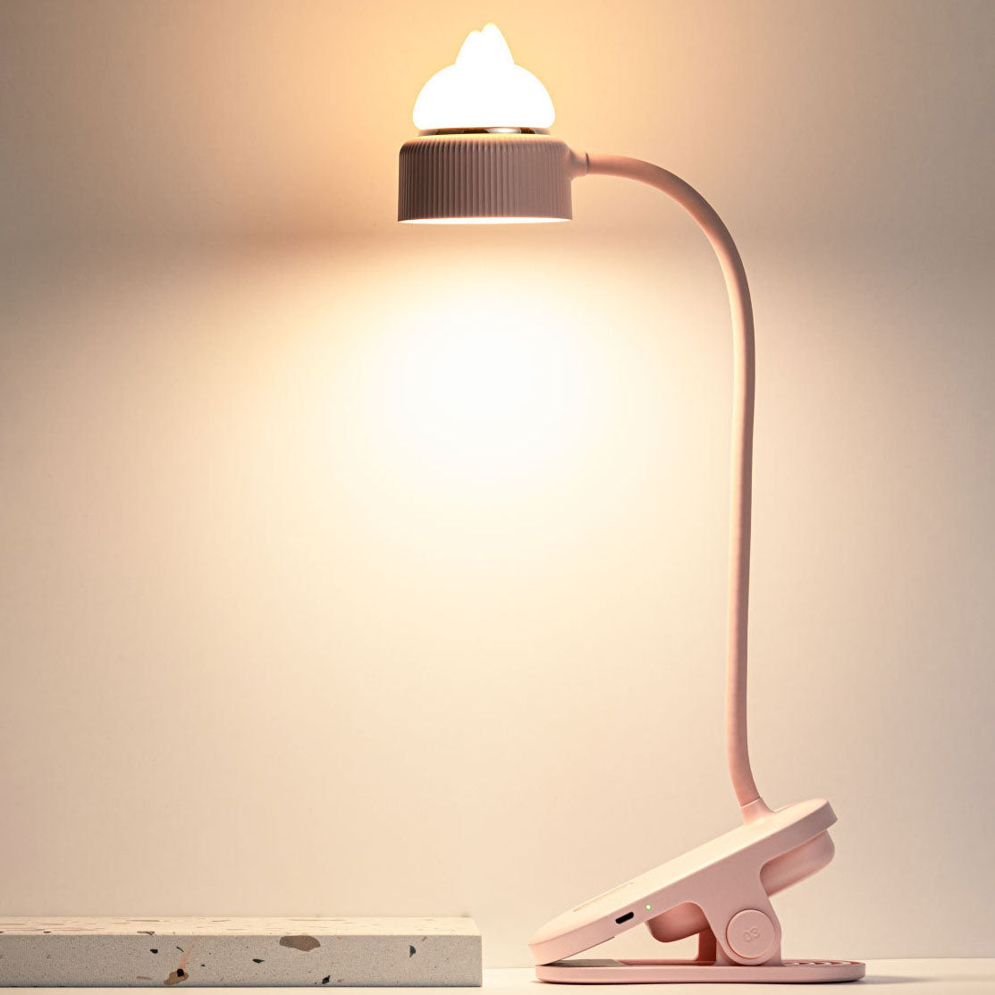 GlowLamp- Moderne LED-bordlampe med katteøredesign