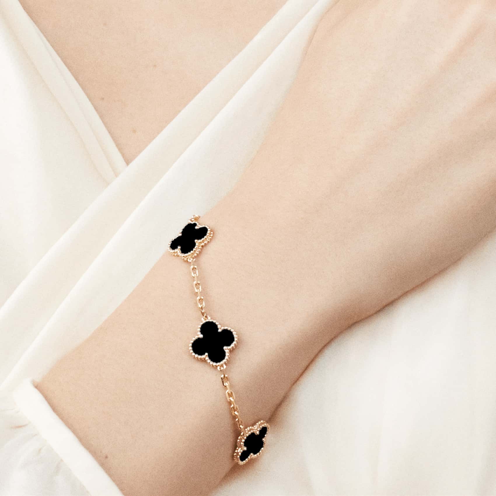 Ella Klassisk Guldbelagt Armbånd – Tidløs Elegance til Enhver Anledning