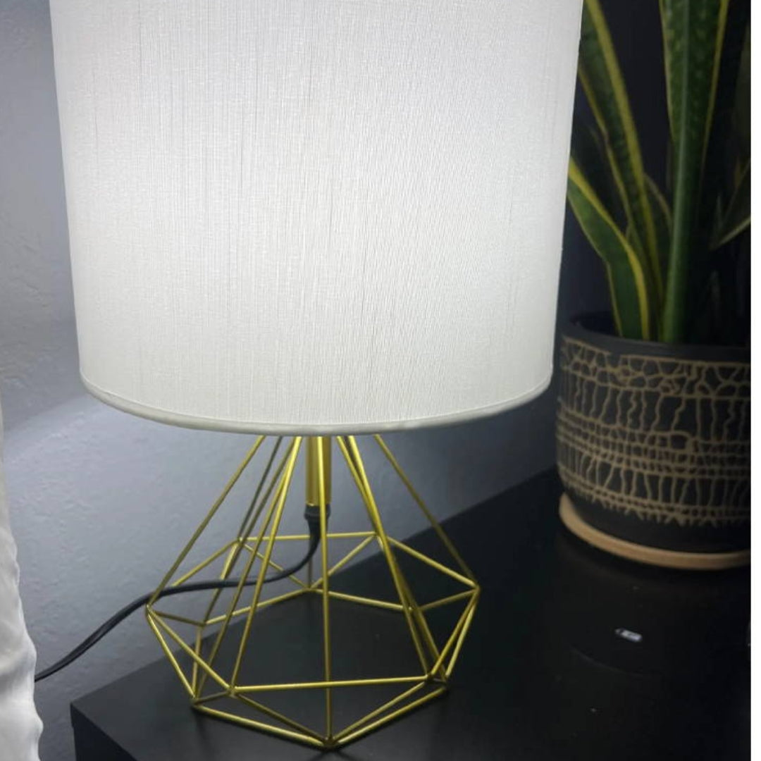 Moderne geometrisk wire bordlampe