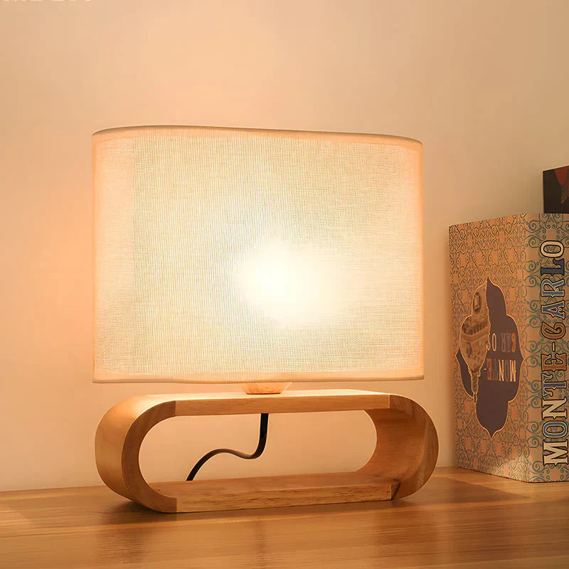 LumiWood – Moderne bordlampe med unik træfod