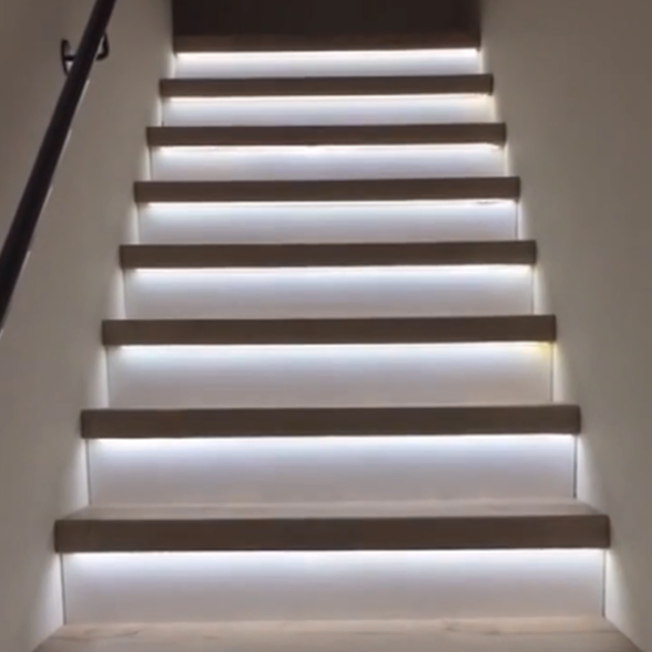 GlowGuard – Bevægelsesaktiveret LED-Lys med Justerbar Sensor
