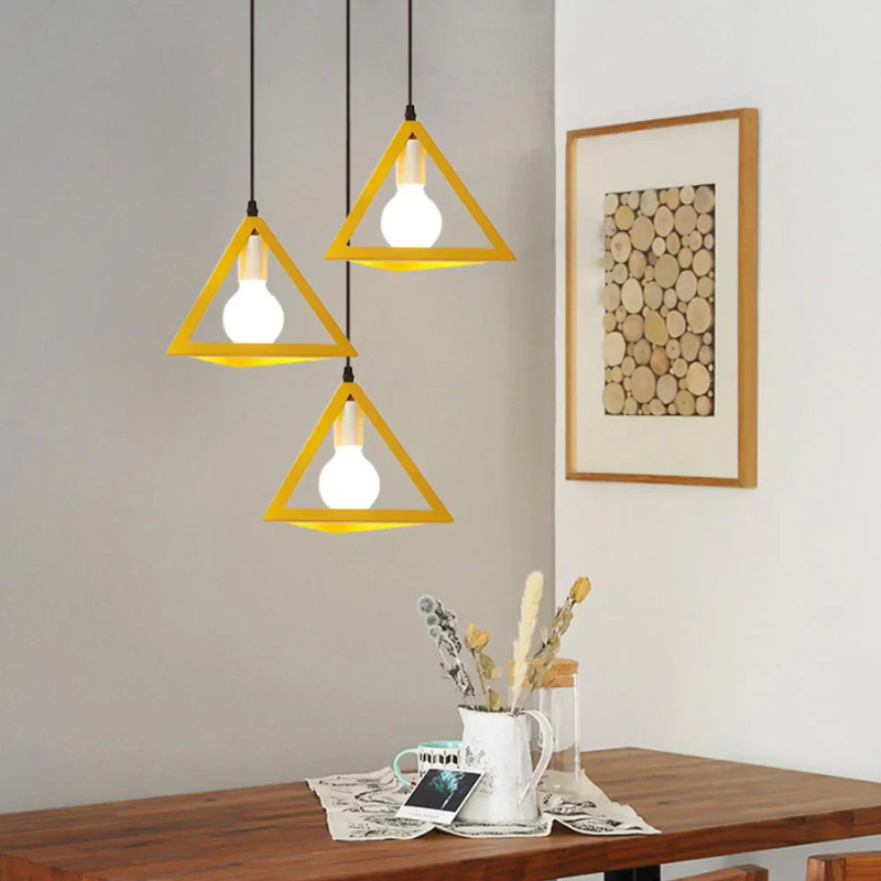 Lumo – Geometrisk Trekantet Loftslampe i Moderne Design