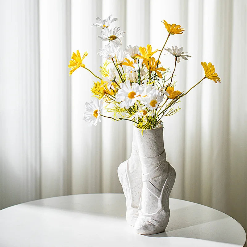 Elegant ballet-inspireret keramisk blomstervase