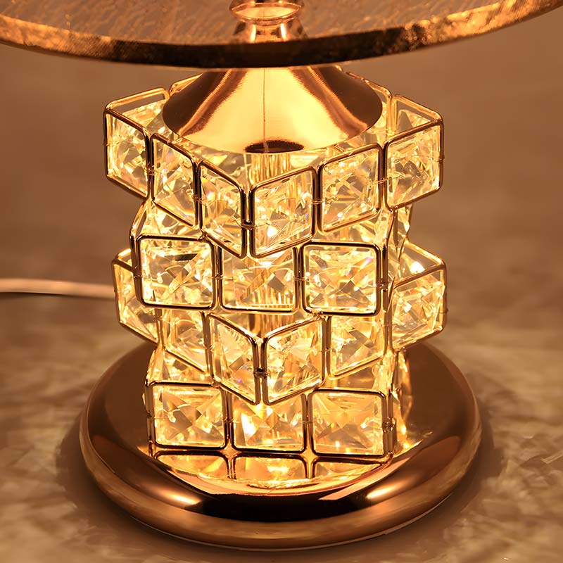 CrystGlow - Guld Krystal-inspireret sengelampe