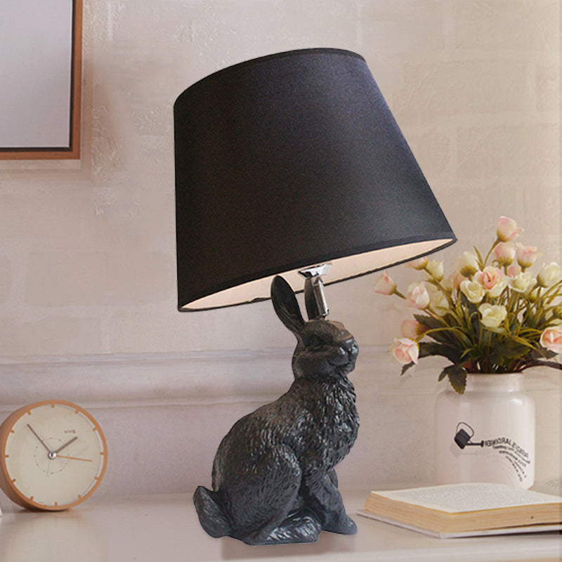 Nella – Dekorativ Skrivebordslampe med Aftagelig Skærm i Bunny-Design