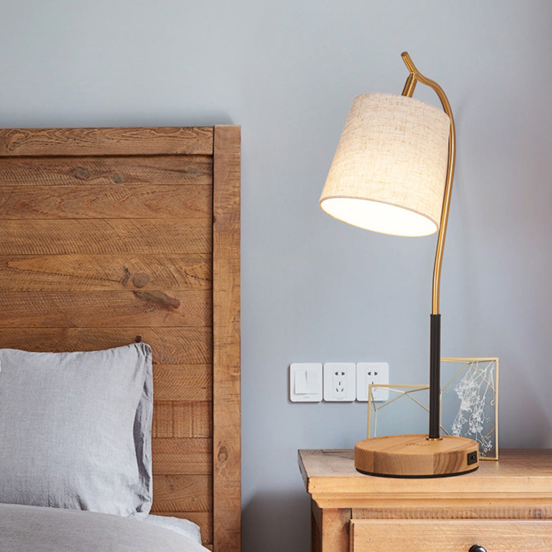 Elyra – LED Bordlampe med Justerbart Design og Blød Omgivende Belysning
