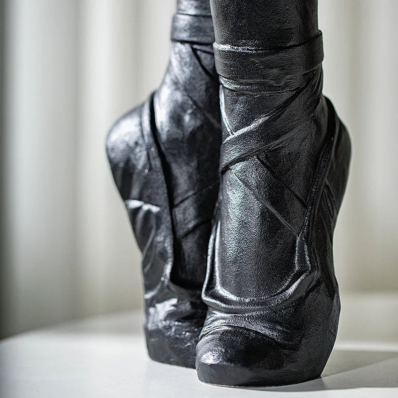 Elegant ballet-inspireret keramisk blomstervase