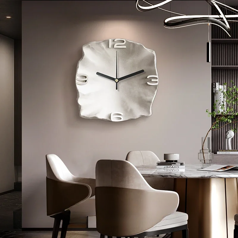 LuxClock- Elegant vægur med relief