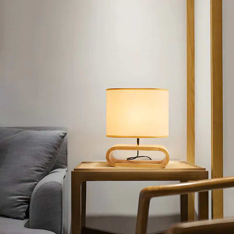 LumiWood – Moderne bordlampe med unik træfod