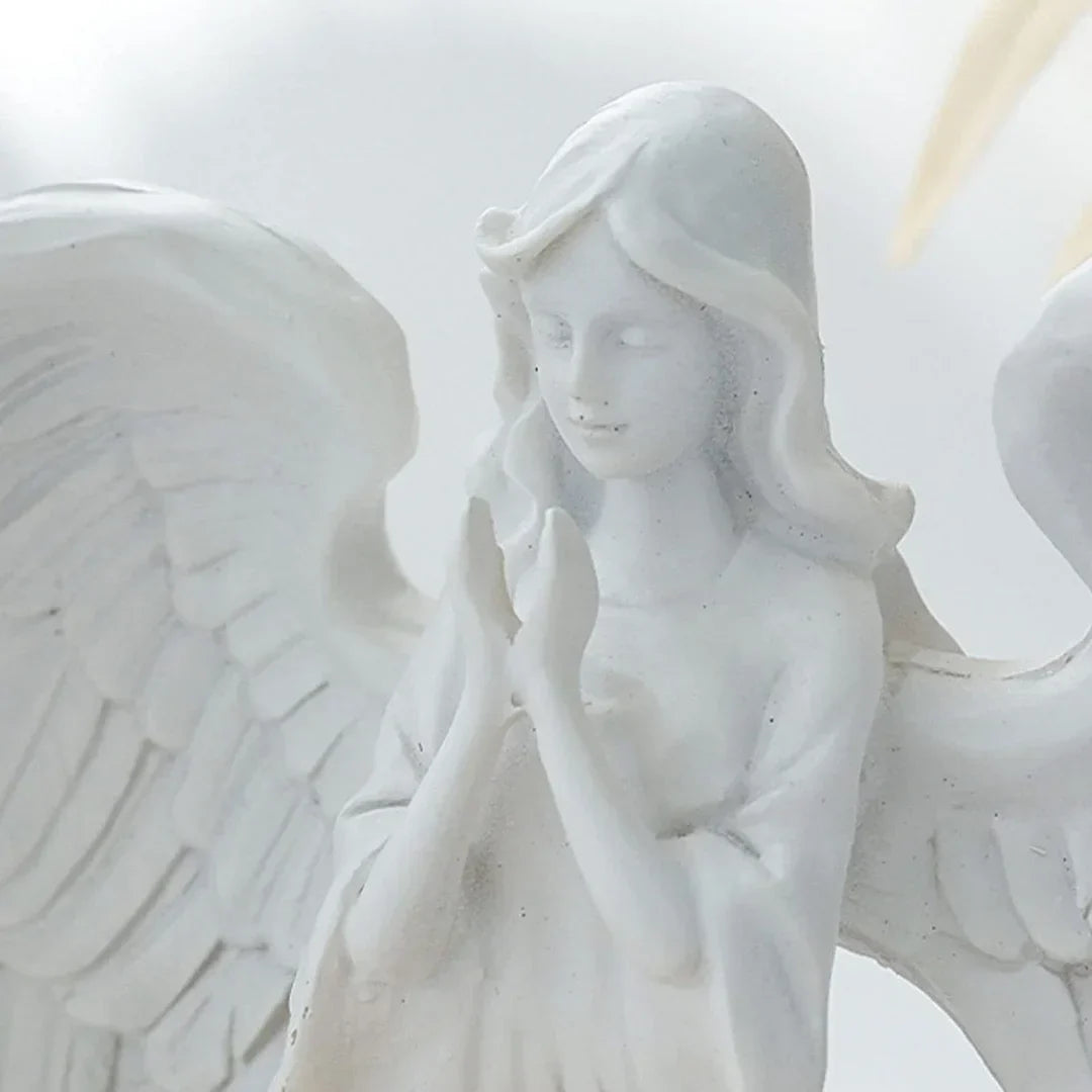 AngelAura Elegant Englefigur med Lysestage – Stemningsfuld Dekoration