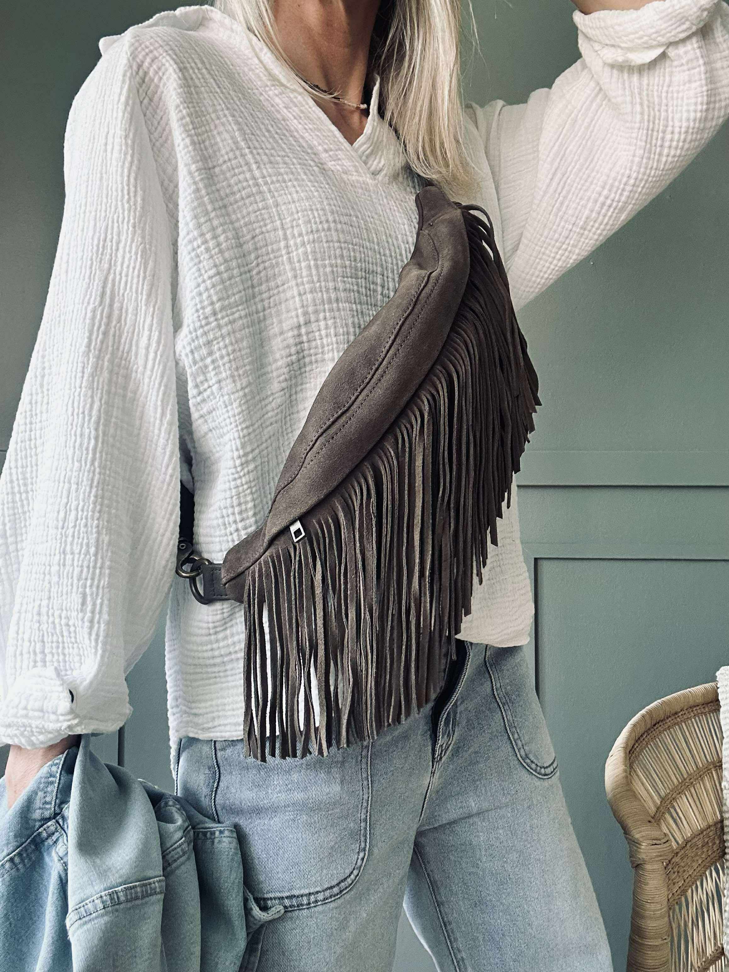 Klarise - Brun Lædermavetaske med Frynser til Boho-Chic Stil