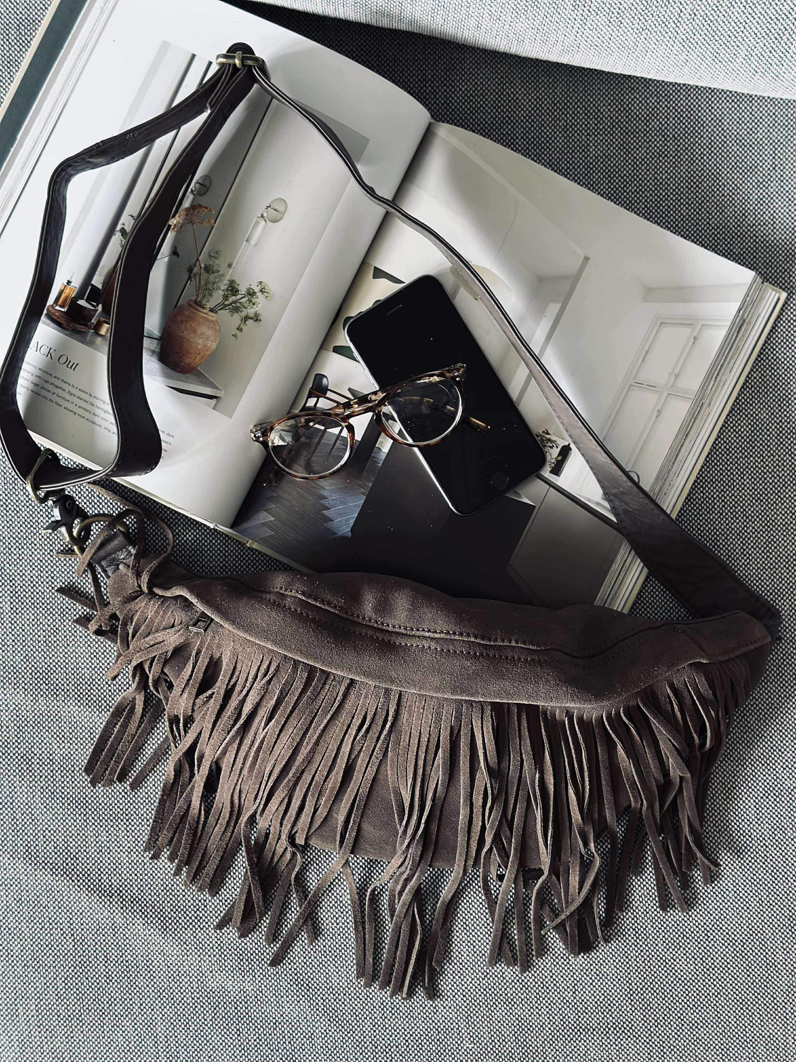 Klarise - Brun Lædermavetaske med Frynser til Boho-Chic Stil