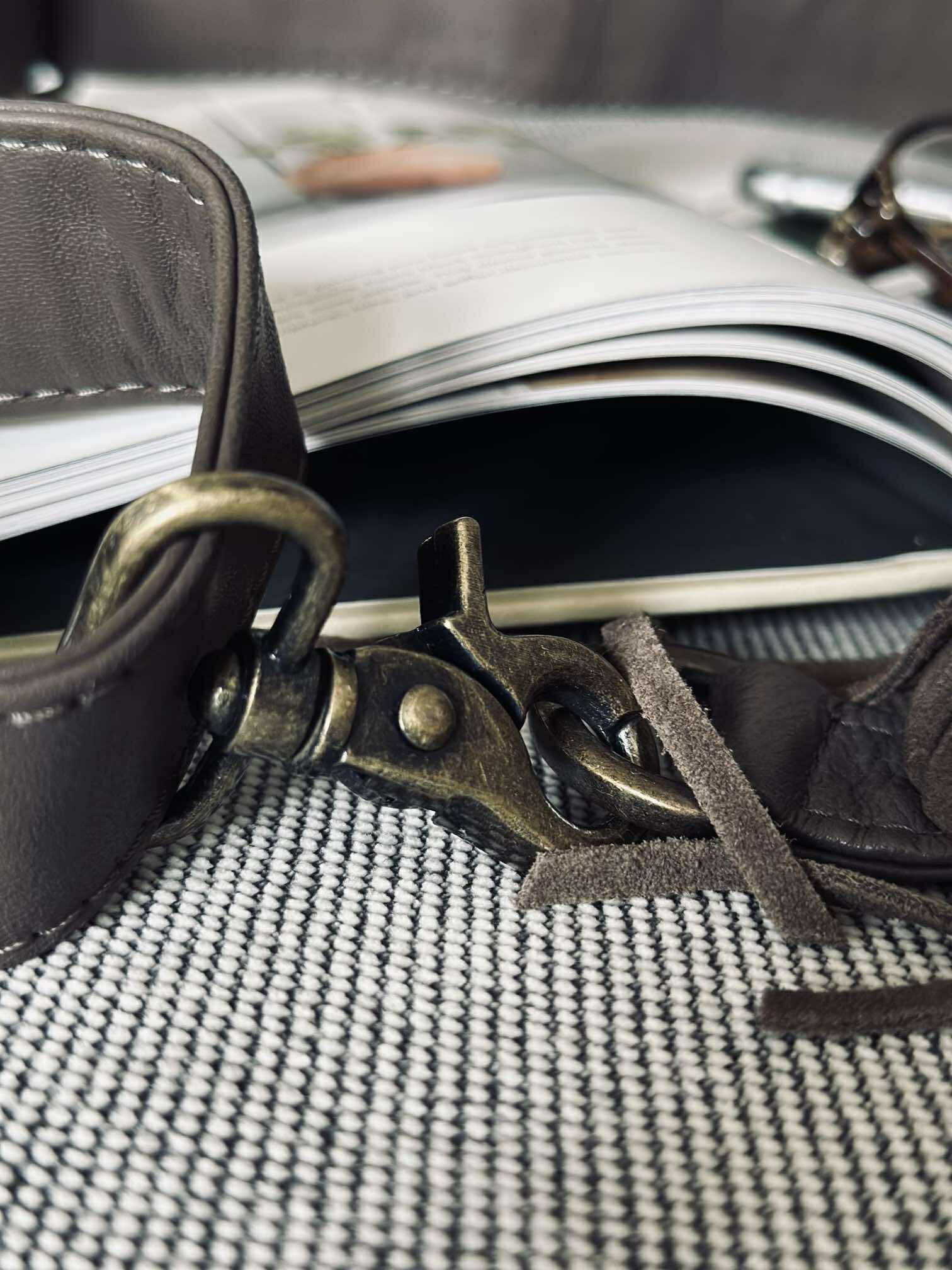 Klarise - Brun Lædermavetaske med Frynser til Boho-Chic Stil
