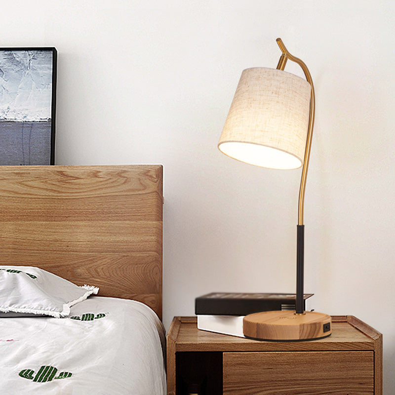 Elyra – LED Bordlampe med Justerbart Design og Blød Omgivende Belysning