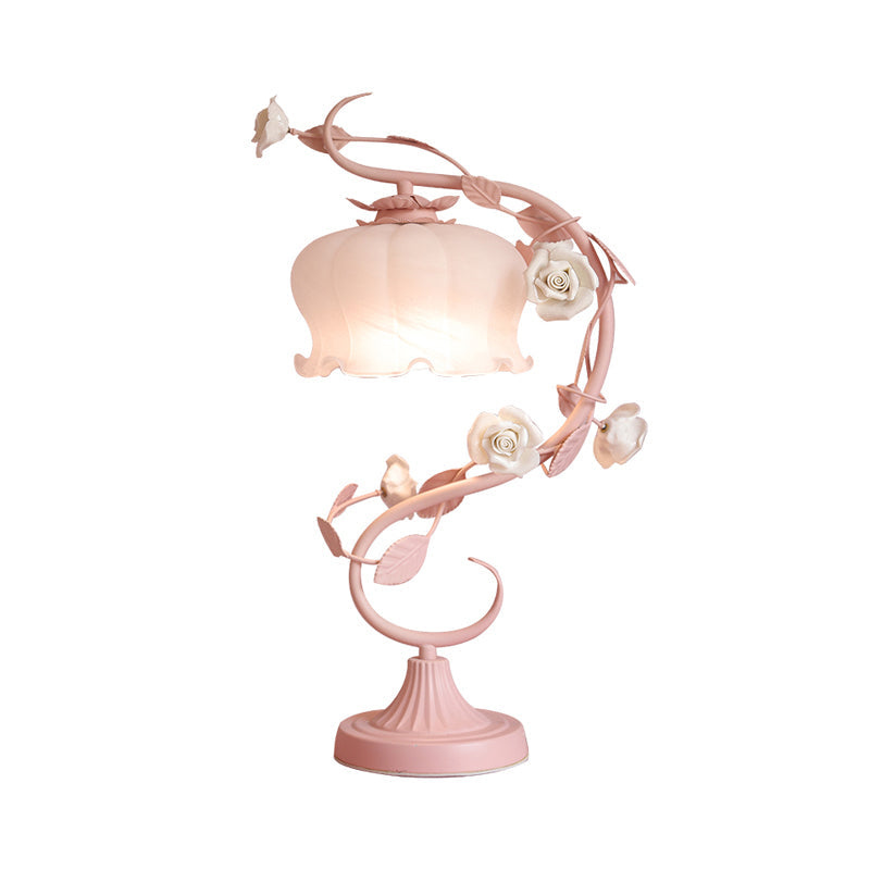 RoseGlow – Elegant Bordlampe med Roseninspireret Design