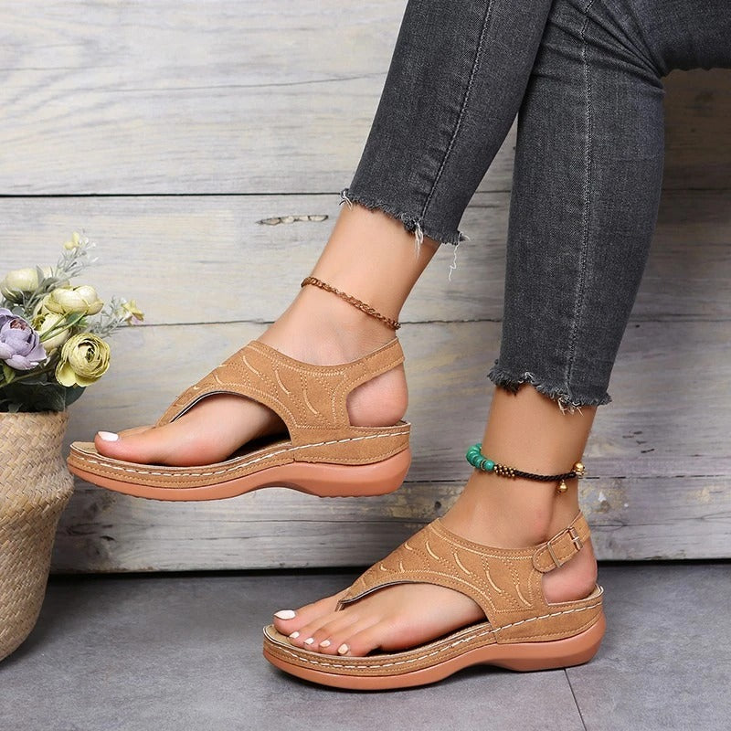 Sandra – Stilrene Tåsandaler med Spænde og Flatform Sål