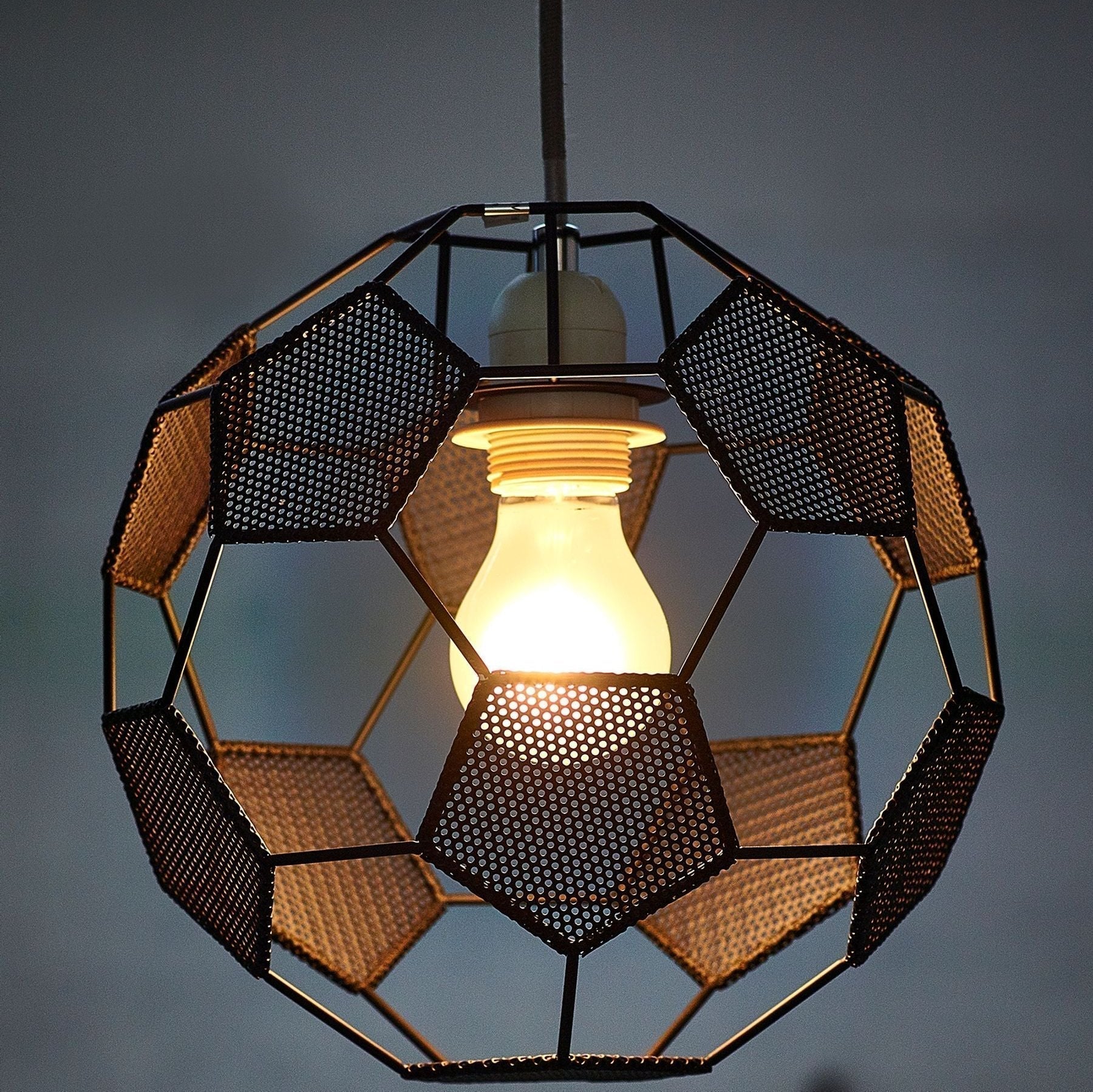 StrikerGlow – Loftslampe med Fodboldtema til Sportselskere