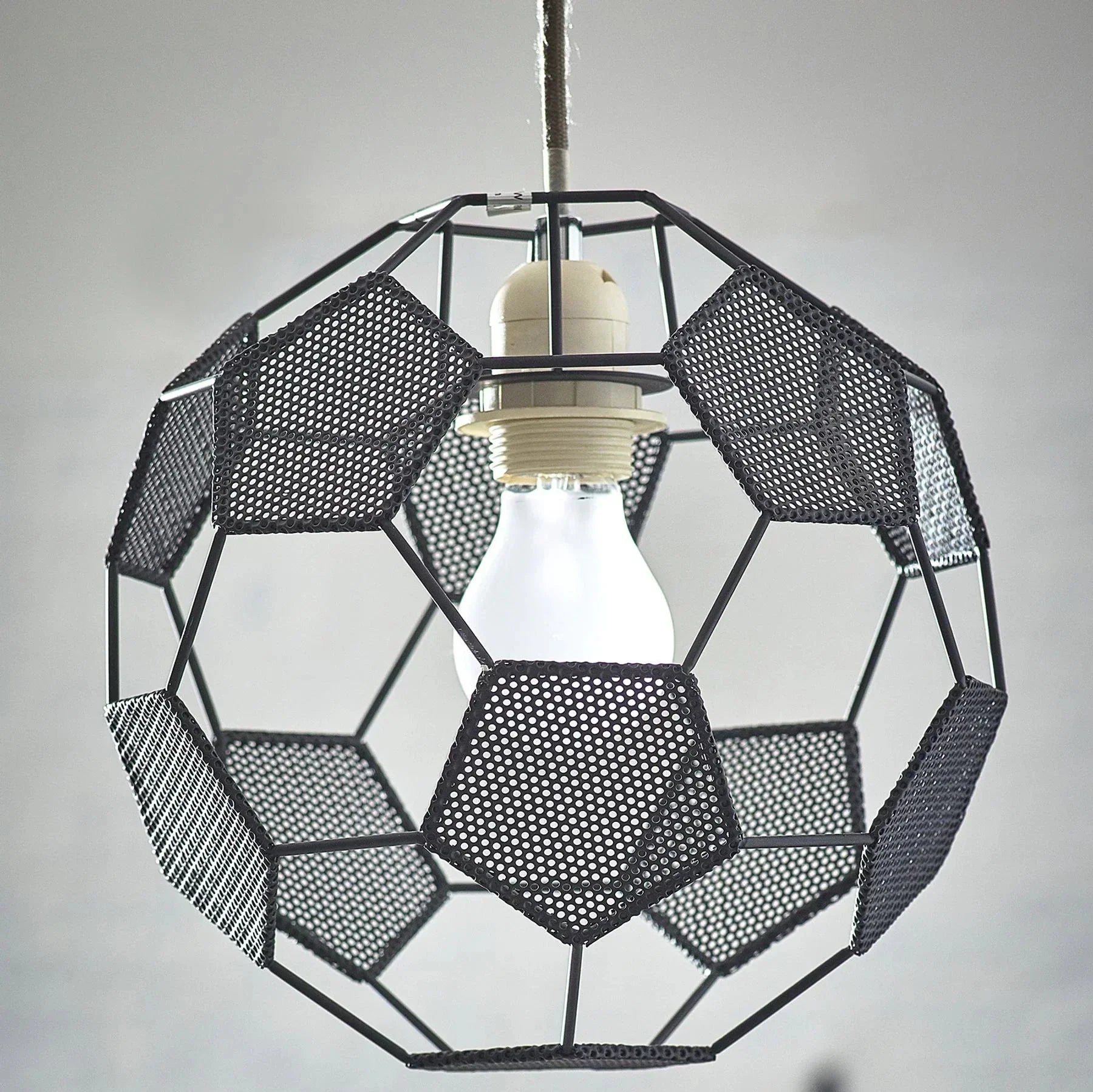 StrikerGlow – Loftslampe med Fodboldtema til Sportselskere