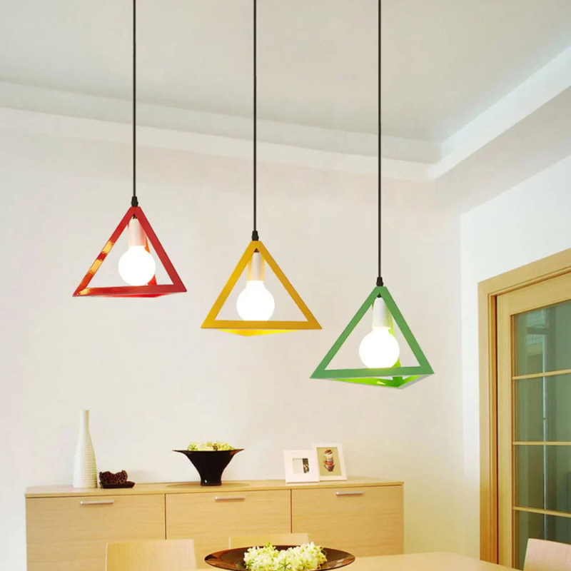 Lumo – Geometrisk Trekantet Loftslampe i Moderne Design