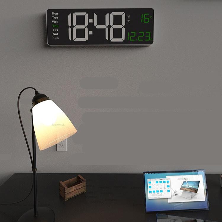 LumiTime Elegant Digitalt Ur – Moderne Design & Oplyst Skærm
