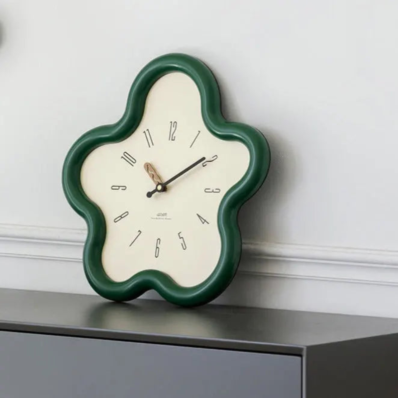 Viola – Blomstervægur med Lydløs Funktion og Elegant Design