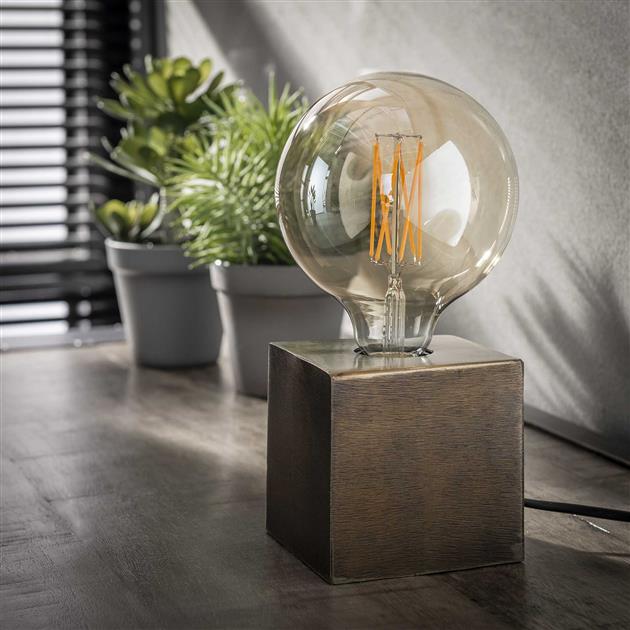 SteelLume – Slank Industriel Bordlampe til Moderne Rum