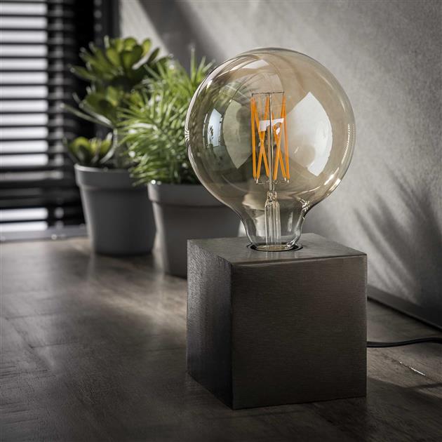 SteelLume – Slank Industriel Bordlampe til Moderne Rum