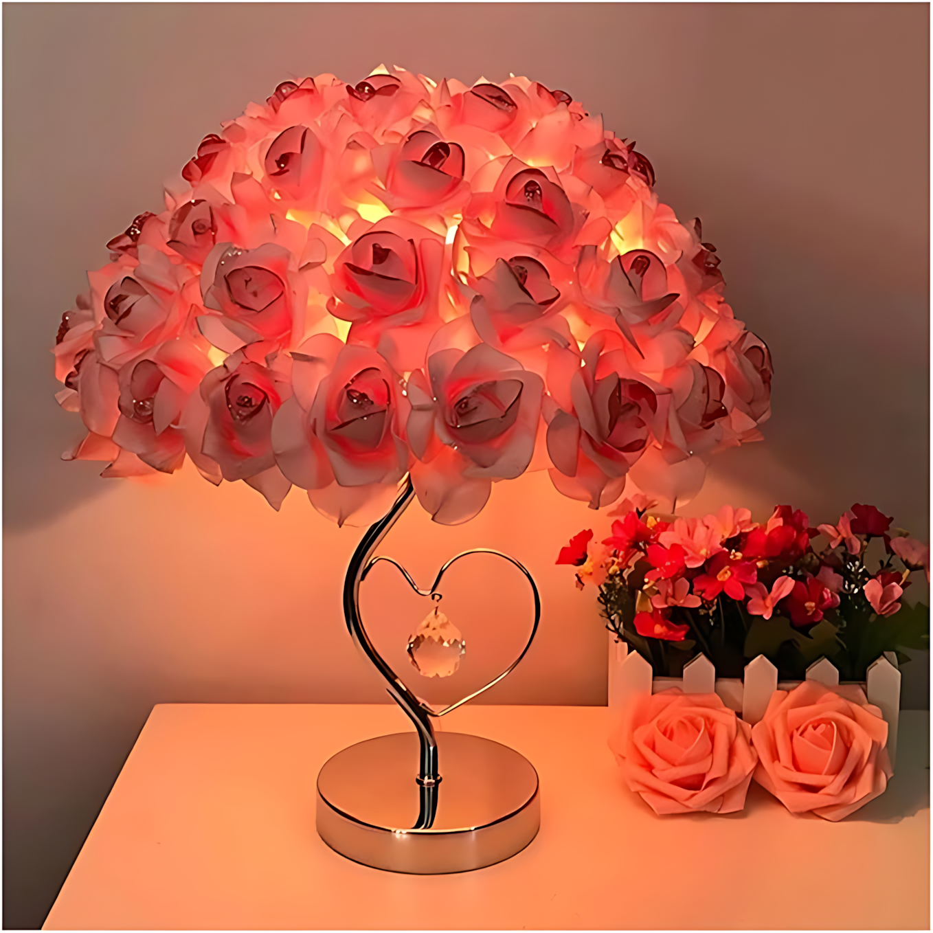 RoseLuxe - Elegant dekorativ lampe med sølvstativ