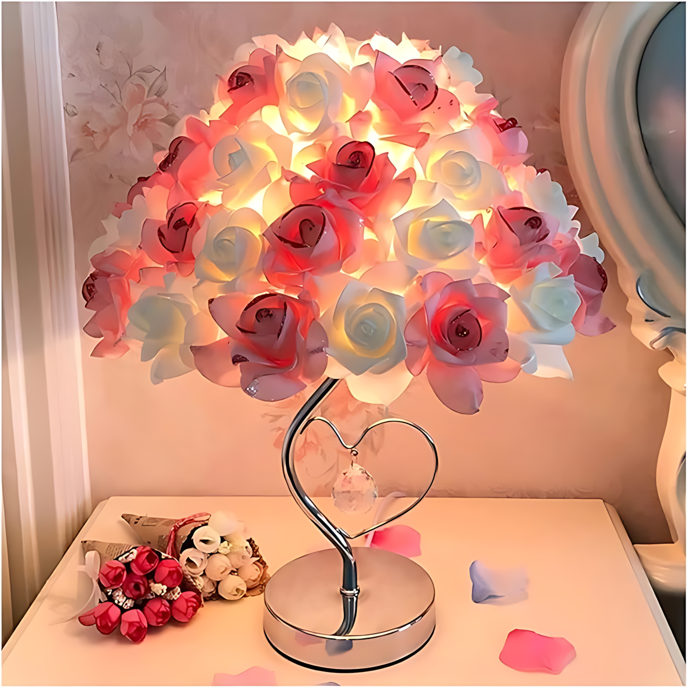 RoseLuxe - Elegant dekorativ lampe med sølvstativ
