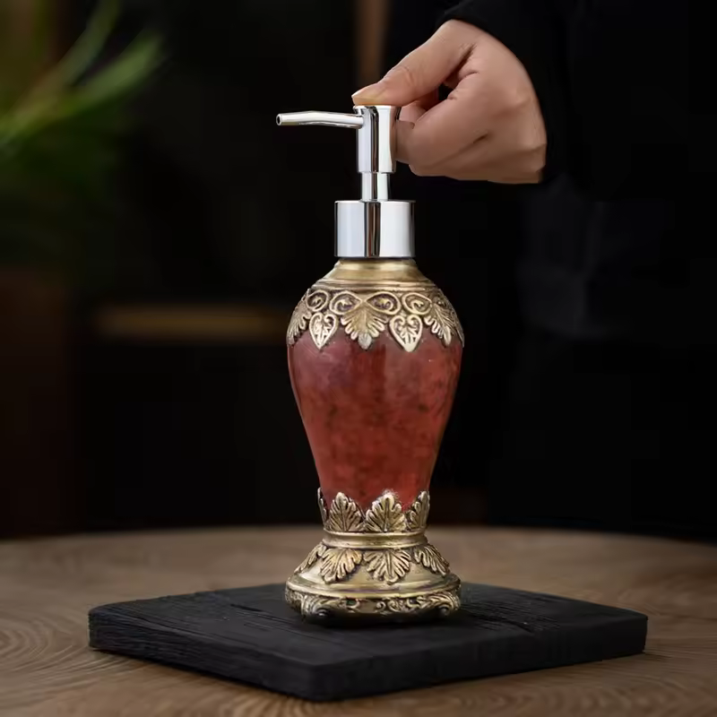 Astrid – Elegant Sæbedispenser med Tidløst Design