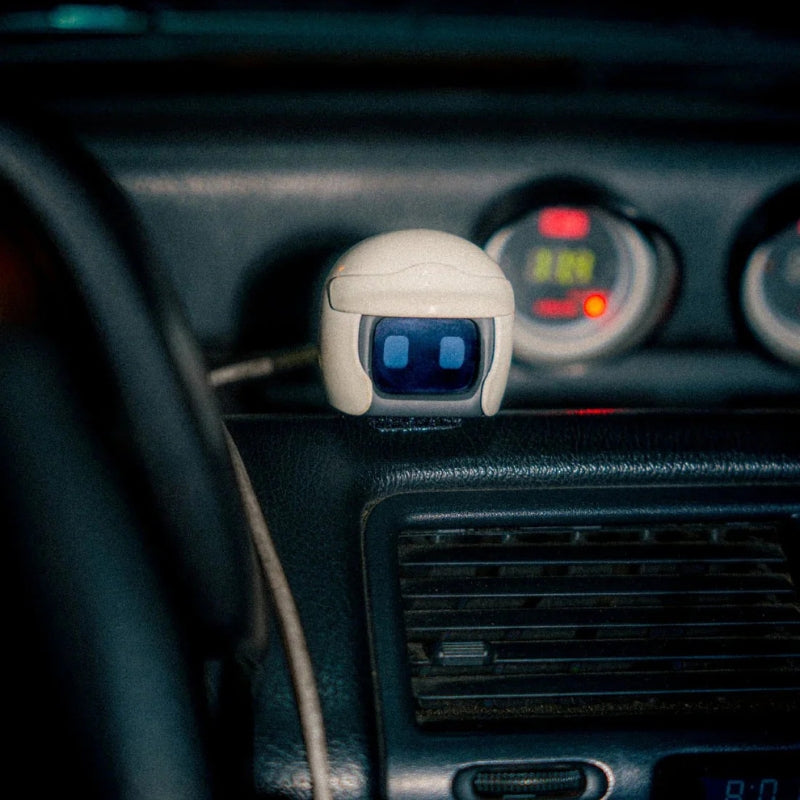 RoboBuddy - Kompakt interaktiv hjelmformet robot