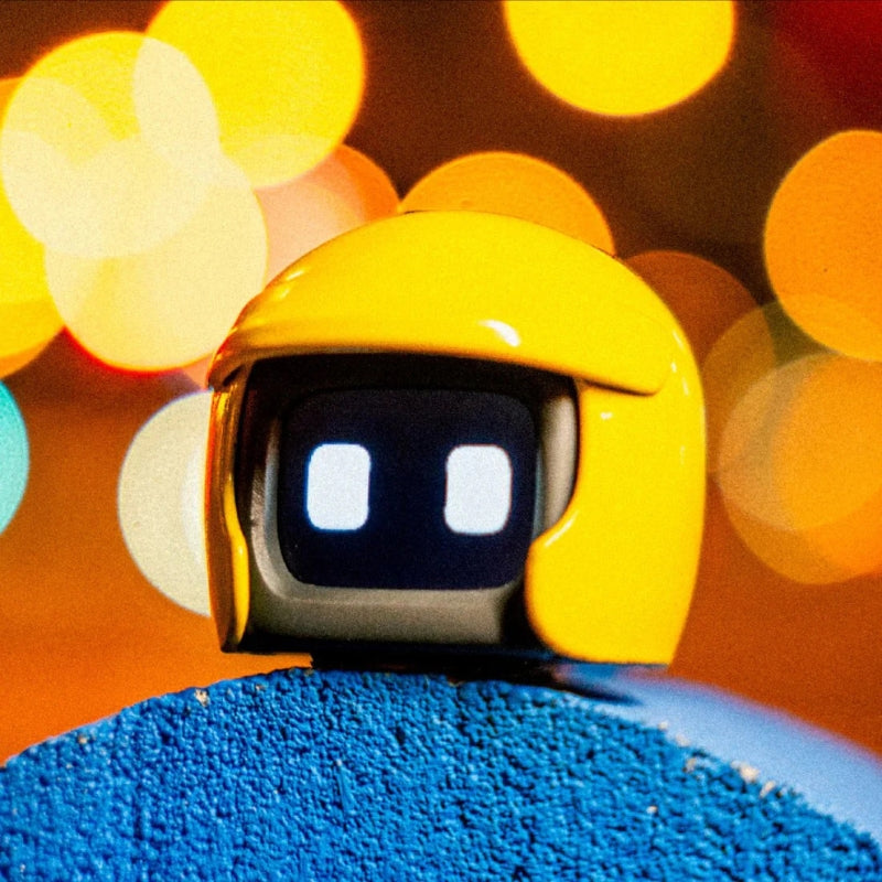 RoboBuddy - Kompakt interaktiv hjelmformet robot